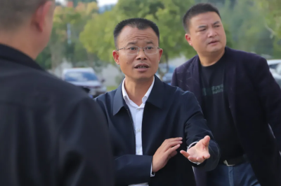 新晃縣委常委、縣委政法委書記楊海濱到我校視察、指導學校工作